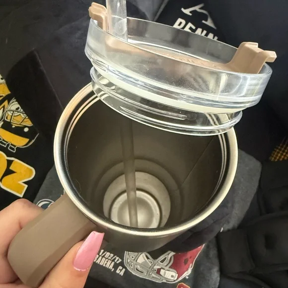 Stanley 40oz Tumbler - Picture 5 of 5